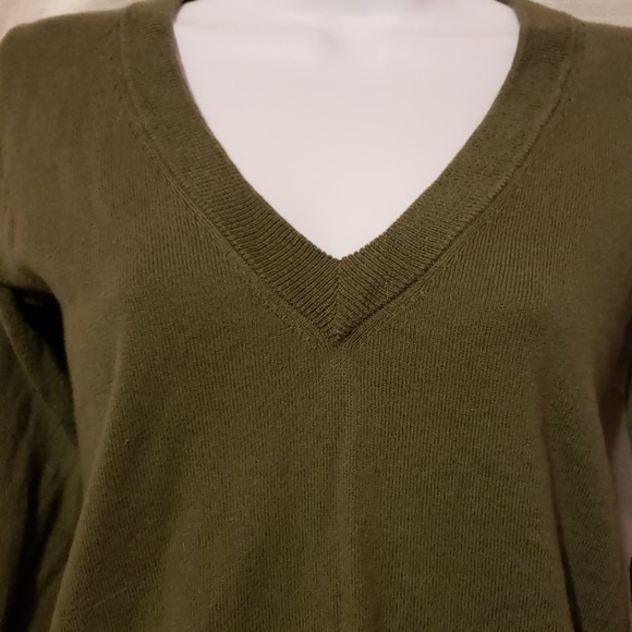 J Crew Olive V-Neck Sweater XXS - Picture 2 of 3